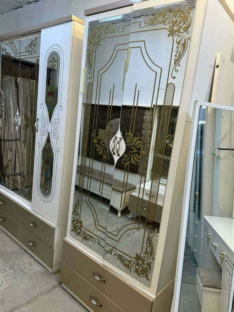 ✨ غرفة تركي 🇹🇷 اصلي صبغ حراري8 قطع
نظام أبواب  موديل حديث 
سرير مخزن عملي
 ضهر بلوك
 قماش وتر بروف أصلي
✨ نظافة 95/💯
شد ونقل مجاني داخل بغداد
 توصيل للمحافظات بأسعار رمزية
سكرين للمنشور وراسلني خاص


**إذا كنت صاحب هذا الإعلان وتريد حذفه لأي سبب، رجاءا أرسل رسالة إلى الدعم الفني**