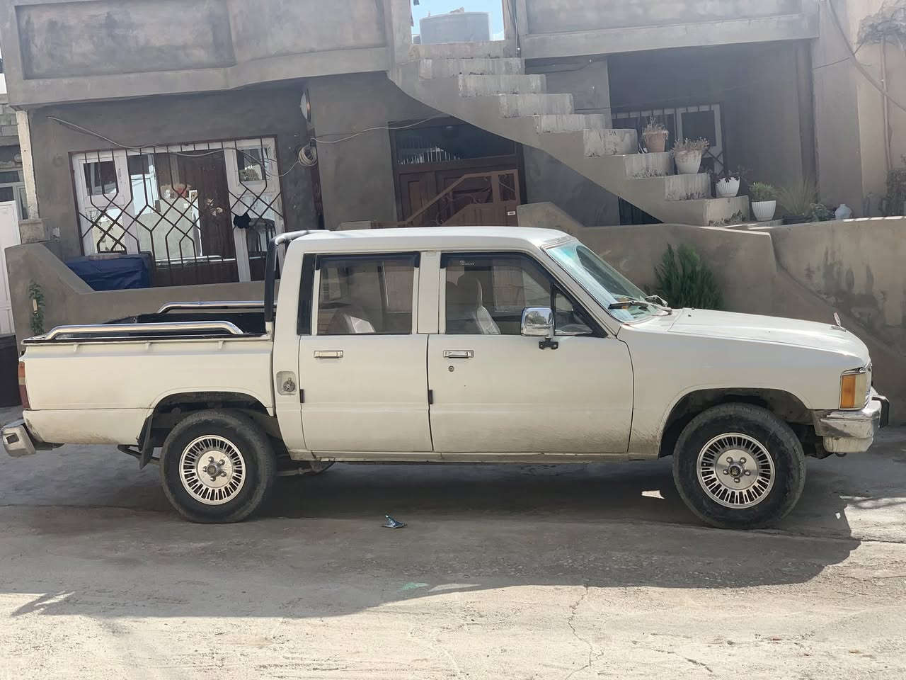 تويتا بيكاب ئوتوماتيك
موديل ١٩٨٨ 
ئارمى پلاستيك سليمانى 
سه ياره كه ئوتوماتيكه مه كينه وينجى 
ئارم و ئه وه ليات به شه رت 
تايه ى تازه 
سعرى ٣٧  مه عامه له 
***********
