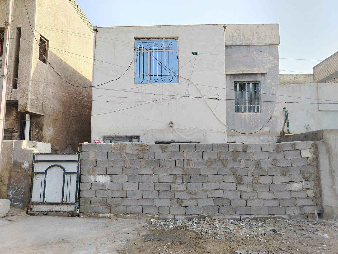 دار للبيع محلة ٨٠١ حي العامل.. مساحة ١٠٦ م.. واجهة ٨ م .. طابقين قديم عكادة.. الاتصال***********
