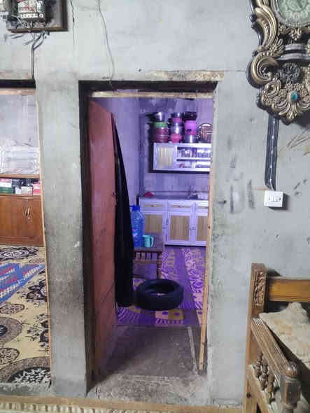 سلام عليكم  بيت البيع  
تجاوز مكان  دور. طباط 
يحتوي ع غرفتنين نوم 
وستقبال ومطبخ 
مجاري مي  كهرباء 
سعر مناسب 
***********
