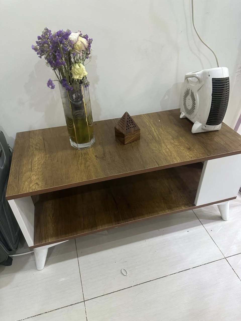 ميز تلفزيون وطبلة وسطية سيت كامل وطبلة وسطية زجاج وحده للبيع المكان السيدية سعرهم 150 كلهم سوه


**إذا كنت صاحب هذا الإعلان وتريد حذفه لأي سبب، رجاءا أرسل رسالة إلى الدعم الفني**