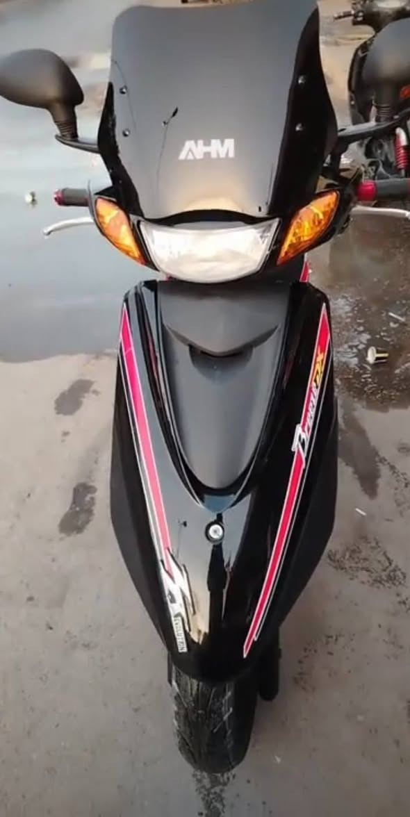 دراجه بريز ببغاء جدا نظيفه
محرك بالباكيت
والنظافه كدامك الاعظميه السعر ٧٥٠ وبيه مجال
***********
