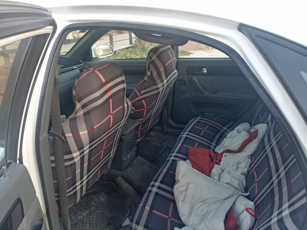 سلام عليكم اوبتر 2011 بيه ثلاث قطع ٧٨ وبيه مجال ***********
