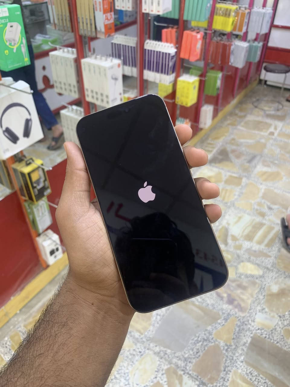 سلام عليكم
ايفون 16 برو

ذاكره 256 

بطاريه 98

عدد الدورات 241

مكاني ذي قار الشطره 

متوفر توصيل كافة محافظات العراق 

***********
