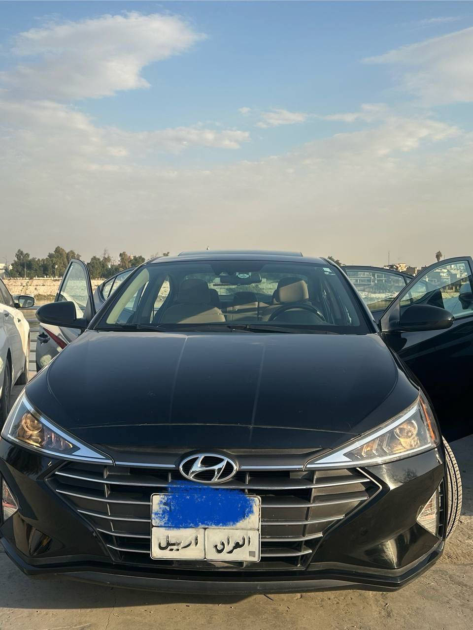 النترا وارد امريكي ٢٠٢٠ رقم اربيل ماشية 58 الف  ميل المواصفات 
محرك ٢٠٠٠ دوش المرغوب 
بصمة 
فتحة سلايد روف 
تدفئة كشنات 
تحديد مسار 
رادارات
توقف ذاتي 
قيادة ذاتية 
تحكم ستيرن جهتين 
ثلاث أنظمة قيادة 
مانع انزلاق 
ويل كب 
البجم كبس 
الحادث بأمريكا جاملغ خلفي جهة السايق وصندوق 
بدون دواخل السيارة جديدة كلش ترايها مفتوح
السعر ١٣٠٠٠ $ 
مكان السيارة بغداد الكاظمية ‎
مكلف بالنشر : ***********
