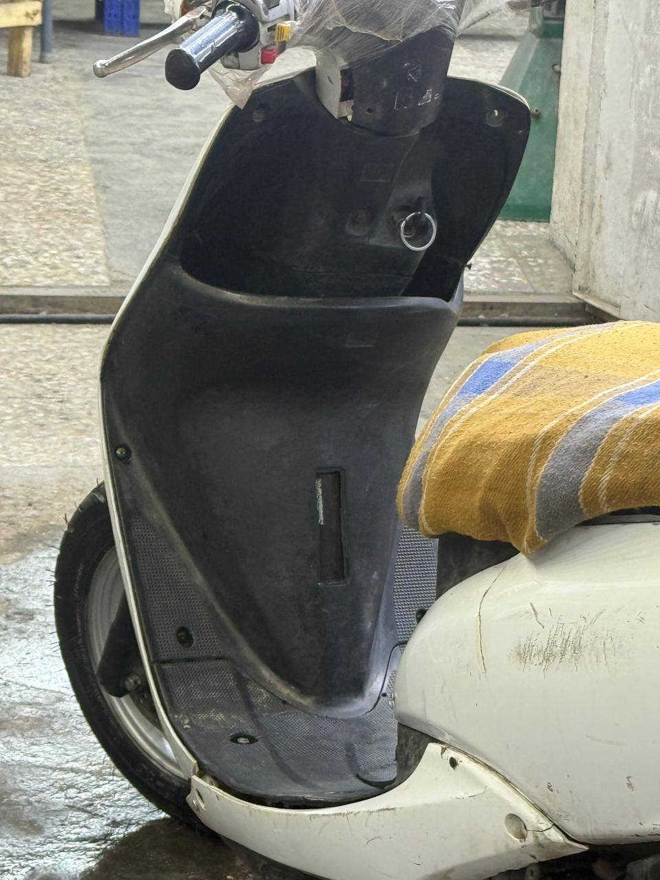 دراجه عصفوريه مجفته جديد كفرات نضيفه كابريتر وشوته جدد تايرات جديد وياله جدد هم زنون بومه بريكات بل مكان الامامي دسك سلف بس الدكمه مكسوره وهند واحد تشتغل السعر 250 وبيهة مجال مكاني البلديات ***********
