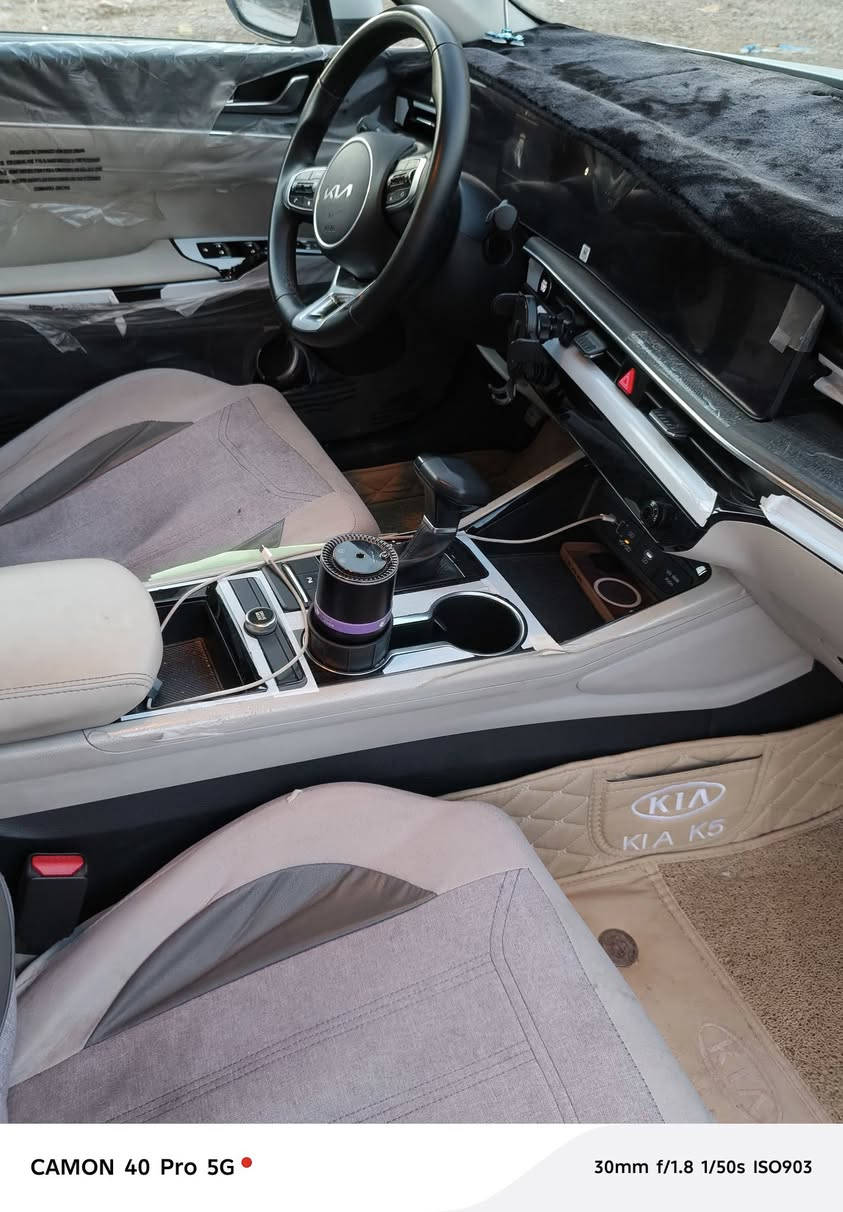 سلام عليكم كي فايف موديل 24 مكفولة كفالة عامه سيارة جديده وحله من ب صوره رقم بغداد تحويل ثاني يوم محرك 2500 ماشيه 18 الف مكان بغداد تقاطع درويش وي ستفسار على هاذه رقم *********** السعر 210 وبيه مجال
