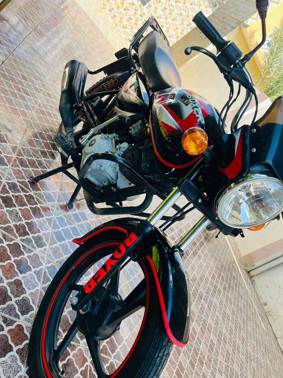 السلام عليكم ورحمة اللّٰه وبركاته
دراجة بوكسر 2020 نازلة 2021 لون أسود وخطها أحمر أوراق أصولية كاملة شرط الترقيم الدراجة نظيفة وعالبلاد 

الدراجة مجفته تجفيت نظيف ويخبل .

سعرها مليون و 50 ألف دينار فقط 

الشراي يتصل أو يراسل واتساب فقط ( *********** )
