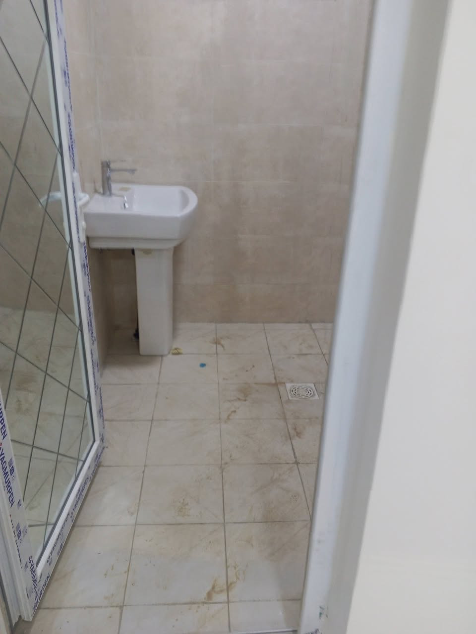 بيت للبيع الدوره حي دجله زراعي قرب ماركت الساعه مساحت 100م3غرف نوم 2حمامات مطبخ وصاله زيرو كامل من كل النواحي ***********
