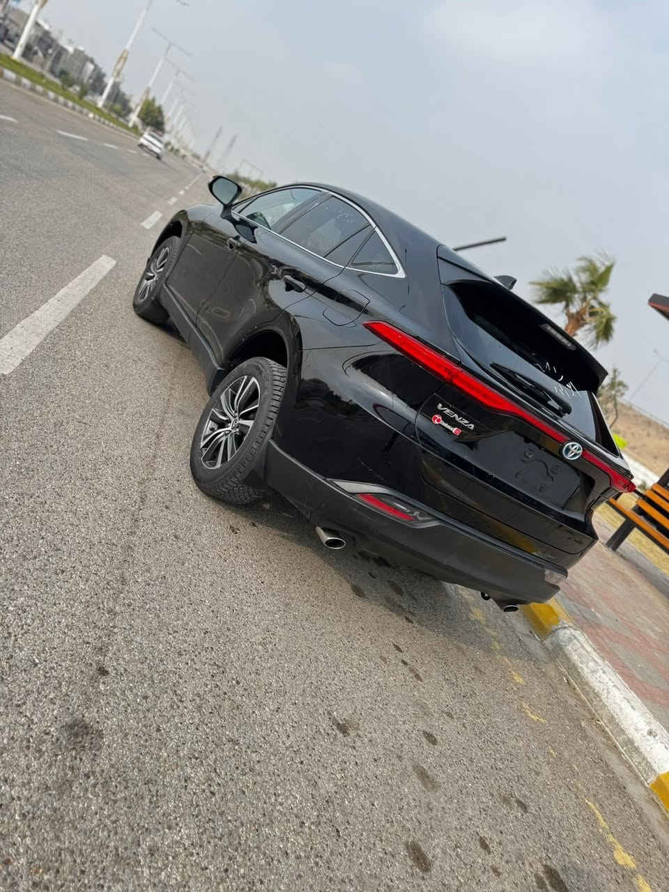 فينزا 2024 LE
مكينة 2500 هايبرد  
🔹 المواصفات:
 • مري شفط كهربائية
 • نقطة عمياء
 • رادار أمامي وخلفي
 • حساسات محيطية
 • توقف ذاتي
 • مانع انزلاق (Traction Control)
• كشنات قماش مخمل وسيارة مدوشمه 
 • كشنات كهربائية مع خزن ميموري
 • شاشة مع نظام كار بلاي
 • كاميرا 
 • الجنطة كهربائية + حسّاس قدم
 • ستيرن كهرباء + تدفئة
 • شحن لاسلكي
 • أوتو هولد
 • هند بريك إلكتروني ببصمة
 • ترحيب ذكي خارجي + داخلي + في المرايا
 •  أبواب بصمة 
 • مراية وسطية تعتيم تلقائي
 
⸻
🚨الضرر بنيد صبغ وباب بي تكحيل فقط وكل غراضها بلادية

السعر : 195$ 
🚨مكانها الفلوجة
***********
