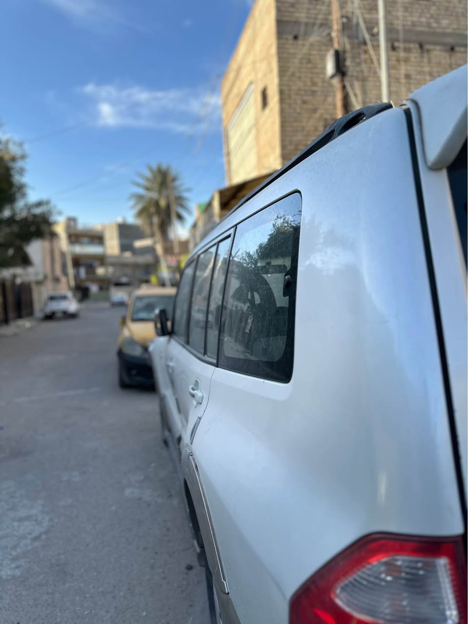 بأسمي تحويل ثاني يوم 
بيهة ٣ قطع صبغ اثر طخات بسيطة يعني بدون حادث ولا دواخل 
رايدهة ب٨٠ وبيهة مجال للشراي 
غير متواجد على الفيس اتصل علية واتس اب*********** بغداد, العراق
