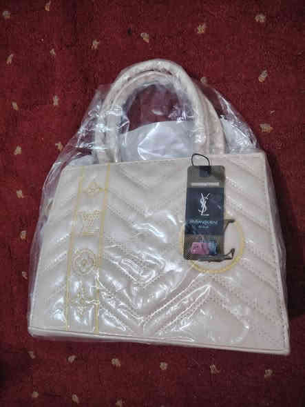 السلام عليكم
شلعة محل جنط نسائية 28 قطعة 6 انواع
جميع الجنط بعدهاً بلجيس مثل ما موضح بلصور
السعر 42 الف للشعلة كاملة
للتواصل *********** مكاني بغداد البلديات
