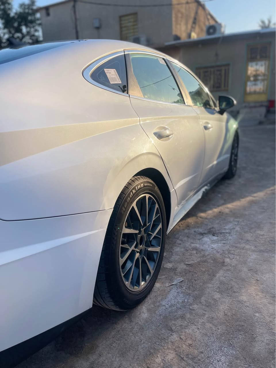 سوناتا للبيع مديل 2021 
وارد امريكي رقم بصره معوقين وكالهً عامه 
صور حادث بل منشور فقط 
حادثه بمريكا بدون ايرباك ولا دواخل 
محرك 2500 . 
مواصفات.  
كير دكم 
رادارات اماميه خلفيه جانبيه 
نقطه عمياء 
قياده ذاتيه 
دخول ذكي 
كروز مثبت سرعه 
شاشه كبيره 
هند بريك كهربائي 
لد امامي خلفي 
اشاير بل مري 
كامره دواره. 
اربعه انضمه قياده 
اوتو هولد 
تدفئه مقاعد 
السعر 155/ وبيها مجال 
مكان بصره 
رقم الهاتف // *********** البصرة, العراق
