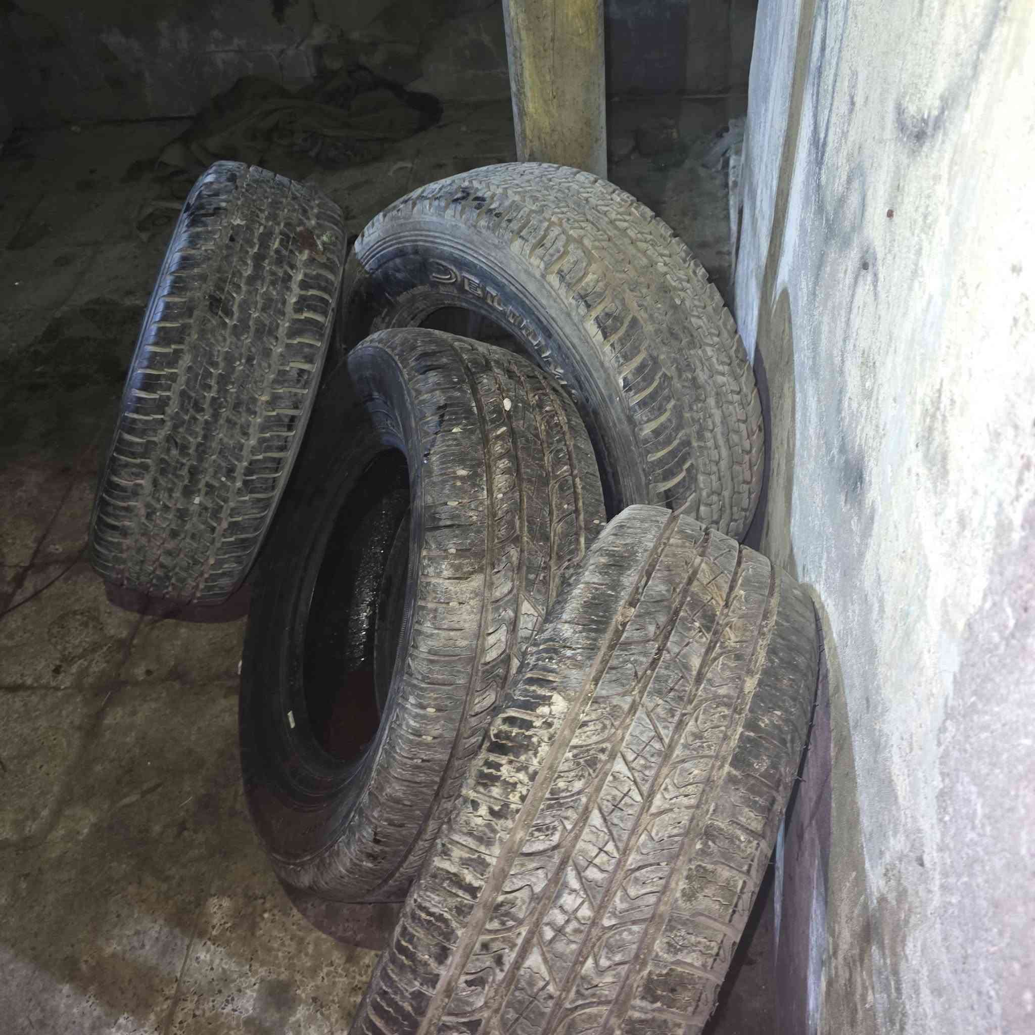 السلام عليكم تايرات هايلوكس اخو الجديد 4 أزواج.   رقم الهاتف
***********
