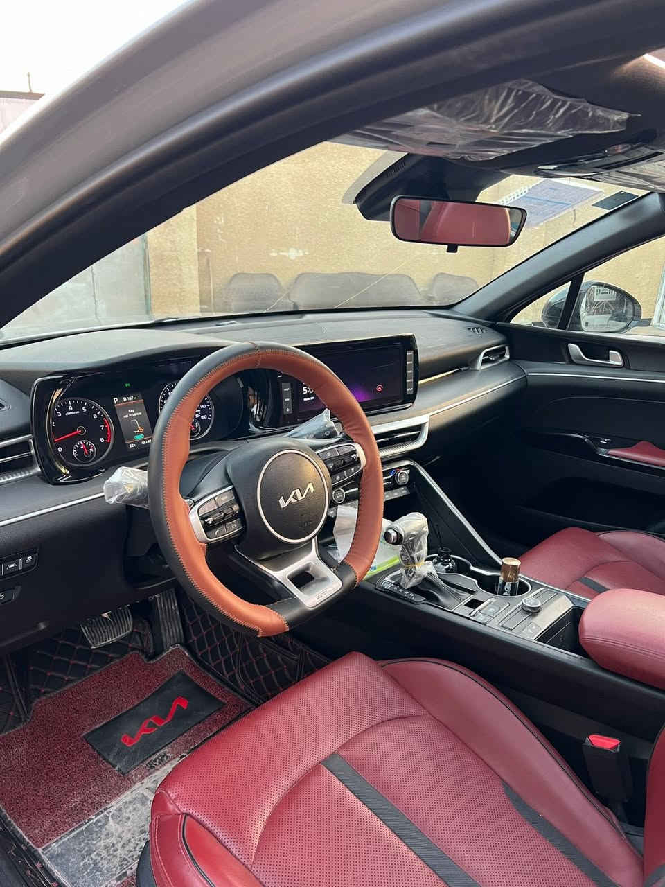 سلام عليكم كيه كي فايف وارد امريكي  
موديل  2023 فول مواصفات 
جي تي لاين مواصفات 
رادار امامي رادار خلفي رادار جانبي 
كامره حساسات خلفيه اماميه 
اربع انظمه قياده تدفئه كشنات كشنات كهربائية 
فتحه بسقف بنراما
 محرك 1600 تيربو كير 8 نمر 
تشتغيل عن بعد 
صندوق ذكي سيارة ماشيه 22 ميل 
حادث خشم بنيد مسوينه نفسه يعني كفاله حتى البنيد ما مفتوح بدون شواصي  بيه تكحيل بلباب صفحه العبري 
لون مميز اسمنتي 
 رقم بصره بسمي سنويه لغايه 2031 
تحويل حره حره ثاني يوم تحويل 
شحان لاسلكي بعد بيه مواصفات
 السعر 190 بيه مجال بلخدمه 
الاستفسار 
اتصال على الرقم *********** 
العنوان البصره
