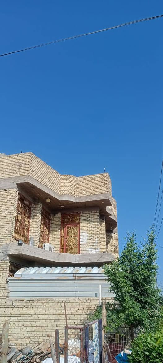 للبيع بيت طابو صرف المساحه 200م حي الحسين مقابل اعدادية البيان 
في ابي غرق 
طابقين اربعة غرف نوم 
البناء طابوق جمهوري بناء حديث 
مع اجازة بناء ...للاستفسار 
***********  للعلم انا صاحب الملك ...

