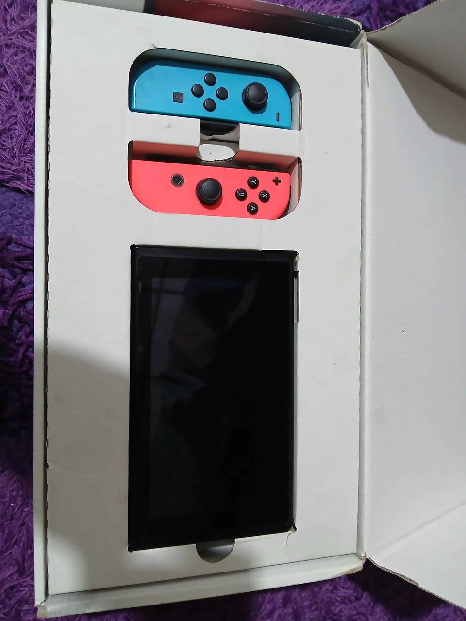 جهاز نينتندو سويتش (Nintendo Switch) هو منصة ألعاب هجينة ومبتكرة من نينتندو، تتيح اللعب كجهاز منزلي متصل بالتلفاز أو كجهاز محمول باليد مع وحدات تحكم (Joy-Con) قابلة للفصل. يتميز بمكتبة ألعاب ضخمة وحصرية، مع شاشات (LCD أو OLED) زاهية، مما يجعله مثالياً للتنقل واللعب الجماعي. البصرة, العراق


**إذا كنت صاحب هذا الإعلان وتريد حذفه لأي سبب، رجاءا أرسل رسالة إلى الدعم الفني**