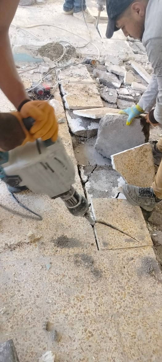 الي يحتاج هداد تفليش تصعيد مواد البناء رمل سمنت ابلوك قشط جدران رفع إنفاذ تنضيف بيوت قلع ارضيات تنظيف حدايق صب ارضيات تصفيط اساس اي شغل نشتغل كلو أسعار مناسبه عندي كادر كامل ***********////***********
