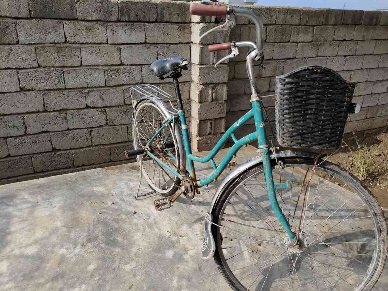 بويسكل للبيع حجم 26  ناقص بي جوب خلفي وقليج  وكشن  السعر65 وبي مجال  ال تصال ***********
