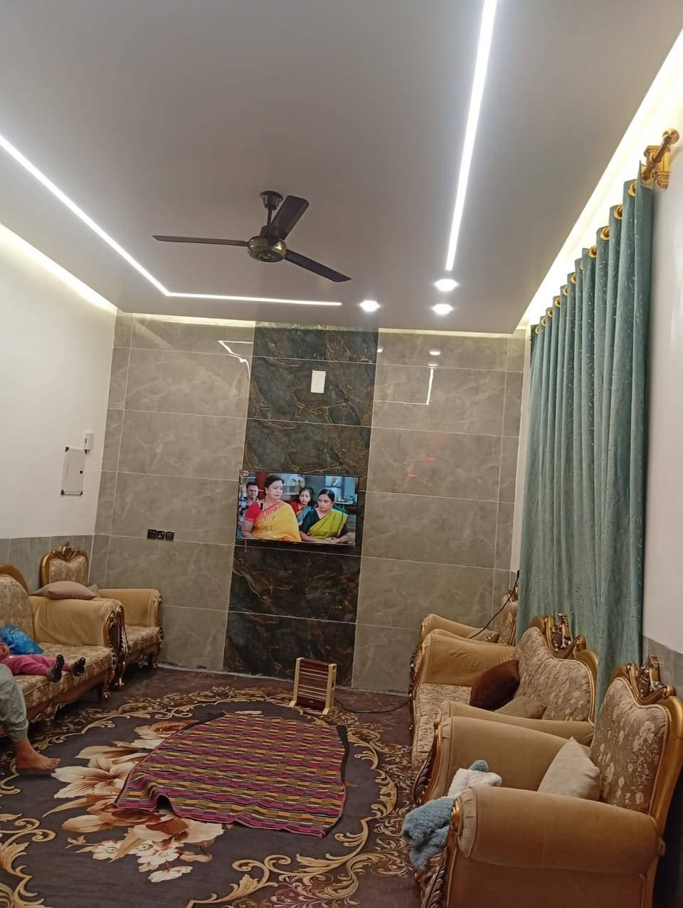 للبيع بيت 200متر طابقين🏘
يبعد عن الشارع الرئيسي 50 متر
#طابق_الاول  استقبال  وصالة غرفتين نوم وصحيات🏡
#طابق_الثاني غرفتين نوم وصالة وصحيات وسطح خارجي 🏡
#خدمات ماء وكهرباء وتبليط وكيبل ضوئي
قرب على المدرسة🏢🧑‍🏫
قريب على جامع المدينه المنورة🕌
البيت  جديد بناء سنه2026💯
#السعر 140
التحرير الحولي زراعي 
مكتب الإعمار ***********☎️
