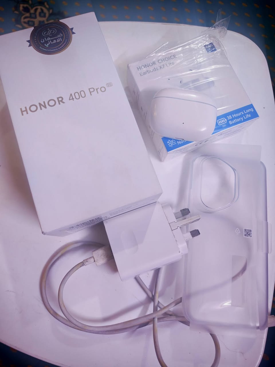 السلام عليكم متوفر جهاز HONOR 400 PRO 5G
كل ملحقاته متوفره مع سماعه ايربود من شركه هونر 
مواصفات هواي بي قويه 
5G , البطاقة DUAL SIM + eSIM (max 2 at a time) , مقاومة الماء IP68/IP69 , الشاشة AMOLED 120Hz , حجم الشاشة 6.7inches , معالج Snapdragon 8 Gen3 (4 nm) , الذاكرة 512GB 12GB RAM , الكاميرا الرئيسية 200MP, f/1.9 , كاميرا سيلفي 50MP, f/2.0 , البطارية 5300mAh , يأتي مع الجهاز رأس شاحن 100W , كيبل USB TO TYPE-C , كفر . ضمان 18 شهر وضمن شروط الضمان


**إذا كنت صاحب هذا الإعلان وتريد حذفه لأي سبب، رجاءا أرسل رسالة إلى الدعم الفني**
