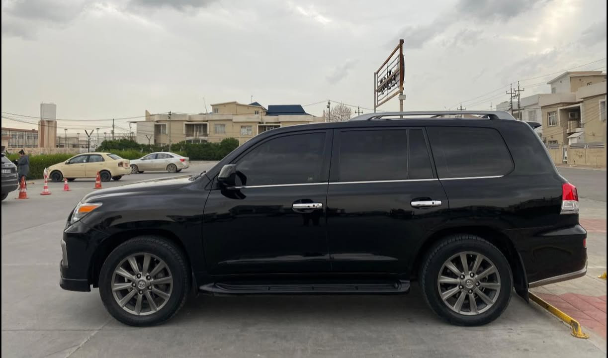 ئۆتۆمبێل: Lexus lx570 2011 

سەیارەکی زۆر خاوێنە 
گێڕ و مەکینەو کارەبایاتی بەشەرت 
 
ســــعر $ یەک کۆمێنـت بکە راســـتەوخۆ بــۆ دێـــت🟢

مەکینەی نەکرایتەوە 
 یەک پارچە کلێری هەیە 
بێ دەعم بێ مەعجون بێ هیچ 
باقی دی سارد و کارت و هەموو شتی بەشەرت 
شکلی کرایتە ٢٠١٥

ژمارەی خاوەن سەیارە 👈: ***********
