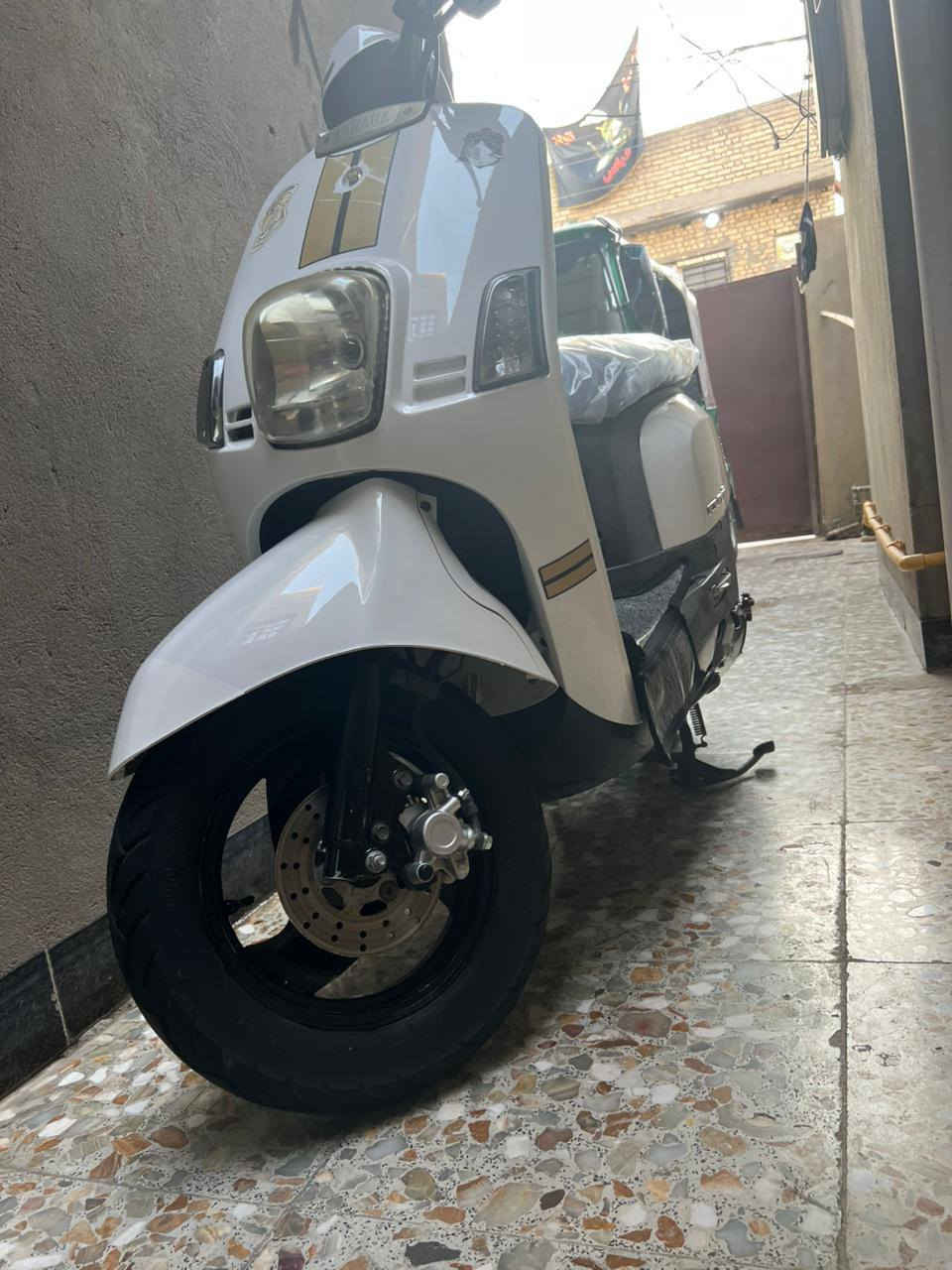 سلام عليكم دراجه بوليس مكفوله من كلشي برغي مامفتوح بيها تجي وتشوف كبال عينك مكينه بلاديي بلاديي مامطخوخه دراجه كامله كهربائيات تايرات بريكات  السعر800 وبيها مجال حك الجيه مكاني البياع***********
