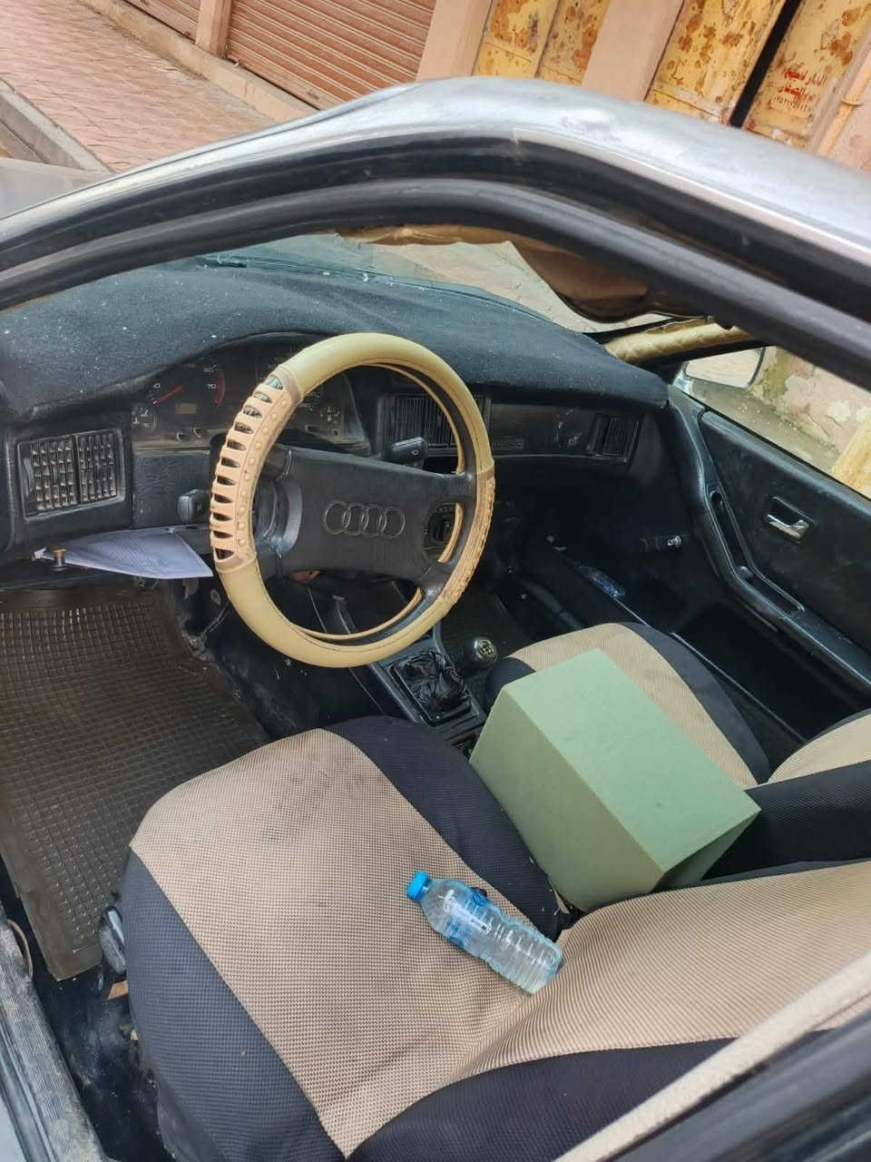 السياره للبيع اودي موديل 90  ورقم جديده ثانويه 31كربون بنزين بها بس ادفع له سياره نظيفه السياره باسمي سياره سعرها 20 🔒 الاستفسار على هذا الرقم***********
***********
