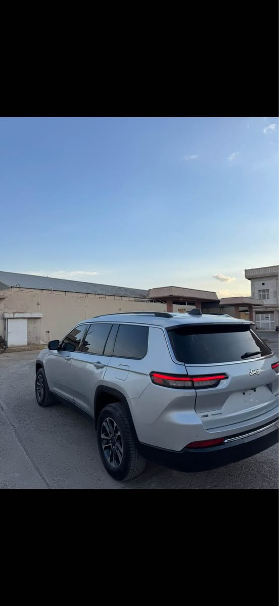 ‏‎جيب كراند شيروكي LIMITITID.L موديل : 2023
السعر :225 
اللوان : سلفر 
عداد المسافة :22 الف كم 
حجم المحرك : 3.6L V6 (6.سلندر)
السياره وارد أمريكي  ✅
ملاحطة السيارة : 3 قطعة  صبغ  و شبر  بل سقف صبغ فقط و اثنين مكان PDR بدون  نقطه دواخل 
سياره بچم كبس بدون دواخل 
شاصى+ لغد + بطانه+ راديتر + تكم + رادار  كله مكفول ✅ 
‏‎
المواصفات : 𝐋𝐈𝐌𝐈𝐓𝐄𝐃.𝐋
‏‎
فــول فــول مواصــفــات 1/1 ماعاد فتحه 

دةبل اكسل : 𝟒𝐱𝟒
كيج الكتروني
ابواب بصمة 
‎بصمة تشغيل 
تشغيل عن بعد(𝐑𝐞𝐦𝐨𝐭𝐞 𝐒𝐭𝐚𝐫𝐭)
خمس كاميرات  360 درجه 
اوتو پارك 
شاشة دشبول ديجيتال
شحن وايرليس
اوتو ستارت(𝐀𝐮𝐭𝐨 𝐒𝐭𝐚𝐫𝐝)
 اوتو ستوب(𝐀𝐮𝐭𝐨 𝐒𝐭𝐨𝐩) 
‎رادار امامي ( تحديد مسار )
‎رادار جانبي  ( نقاط عمياء )
‎رادار خلفي ( التحذير من الاصطدام )
‎حساسات امامي
‎حساسات جانبي 
‎حساسات خلفي 
كشنات جلد 
‎كشنات كهربائي
‎كشنات خزن+ميموري 
‎كشنات تبريد
‎كشنات تدفئة
تحكمات اسيرين
‎استيرن تدفئة
‎تبريد لمس
‎تبريد مركزي
 ‎صندوق شفط كهربائي 
لايتات 𝐋𝐞𝐝 عدسة زينون
بلوجكتوات 𝐋𝐞𝐝 
بكلايتات 𝐋𝐞𝐝 
‎ويل كروم
 
وبعد هواية مواصفات…
‏‎تفاصيل اكثر الاتصال علی ارقام التاليه 

‏ WhatsApp - Vibir 
***********☎️‏‎

عنوان📍عقره اكر, نينوى
