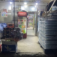 اسواق للبيع 9 عارضات عامودية 6 للمحل و3 شركات 4 عارضات افقية 3 للمحل و...