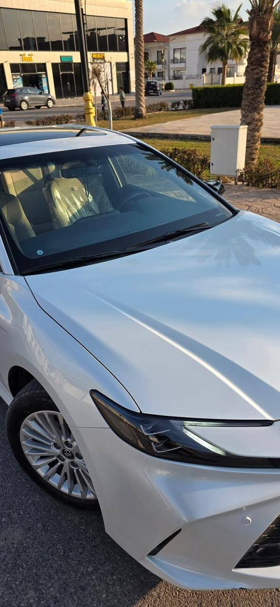 السلام عليكم
كامري 2025 للببع 

ماشية 9 الالف اخت الزيرو 

رقم كاتي شمالي 

((وكالة جيهان))

مواصفات Le خليجب 

محرك 2.5 لتر 4 سلندر

 • نظام بنزين

 • قوة تقريباً 225 حصان

 • ناقل حركة أوتوماتيك CVT

 • دفع أمامي (FWD) 

•ويلات ألمنيوم 17 إنش

 • مصابيح LED أمامية وخلفية

 • إضاءة نهارية LED

 • مرايا جانبية كهربائية مع إشارات

 • كاميرا خلفية

مقود متعدد الوظائف

 • شاشة معلومات للسائق

 • شاشة لمس للنظام الترفيهي

 • Apple CarPlay

 • بلوتوث

 • 6 سماعات

 • مكيف أوتوماتيك مع فتحات خلفيه

وسائد هوائية أمامية وجانبية وستارية

 • نظام تثبيت السرعة

 • فرامل يد إلكترونية

 • نظام مانع الانزلاق

 • نظام مساعدة الفرامل

 السياره موجوده في اربيل التواصل خاص


**إذا كنت صاحب هذا الإعلان وتريد حذفه لأي سبب، رجاءا أرسل رسالة إلى الدعم الفني**