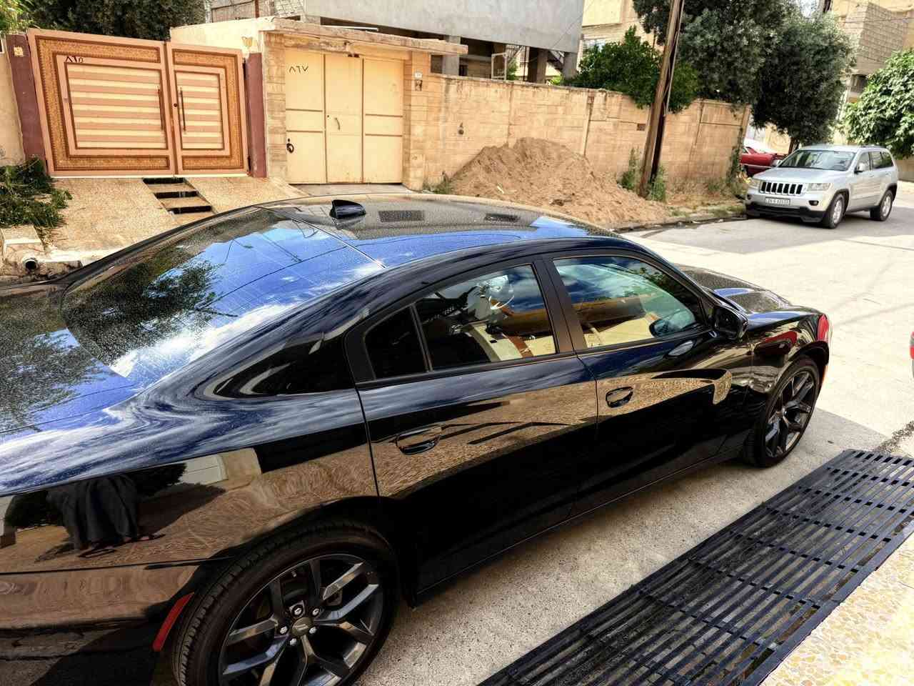 دوج جارجر 2023 last coll لون اسود سياره كلش احلا من الصور عل ايدي من امريكا 
موصفات ويل 20 ويا تخم تاير قبل شهر ونص شديته 
لايت زنون مع كشافات بلاجكتور 
كشن حضن 
شاشه كبيره +ابل كار ابلي + أندرويد 
كأمره 
حساس خلفي 
سماعات الباين 
السياره ماشيه 16000 الف  
محرك كير كفاله عامه 
مكينه 3600 
للتواصل عل خاص او ***********
