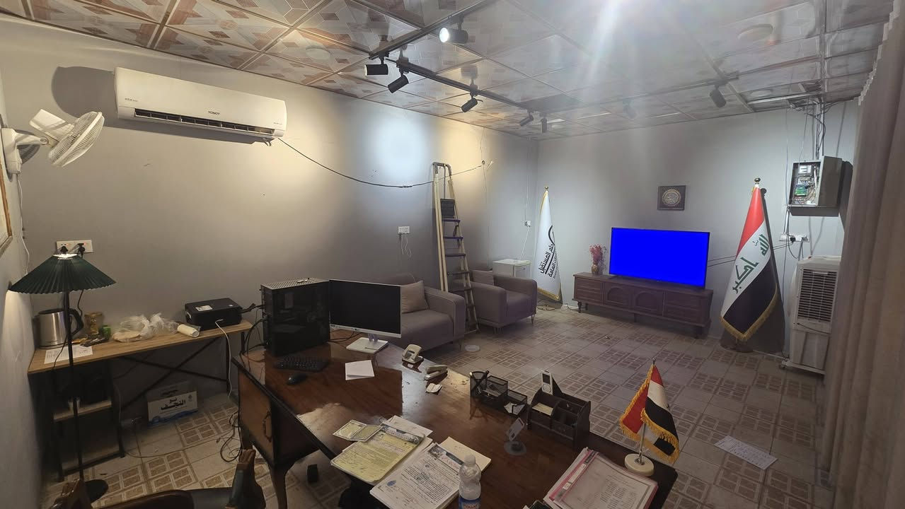 مكتب متكامل للبيع
في مجمع الاميرات الاول مجاور مكوى ايليا 
للاستفسار : ***********
