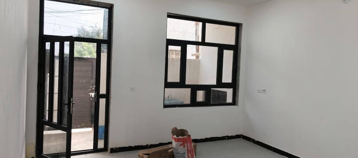 السلام عليكم
دار للبيع المساحه ١٠٠م خلف شارع ٢٠ مباشرتاً رقم القطعه ٤٢٣١
قرب مدرسة سامراء
البيت جاهز وجديد غير مسكون هسه خلصو منه العمال
رقم الهاتف *********** بي واتساب
