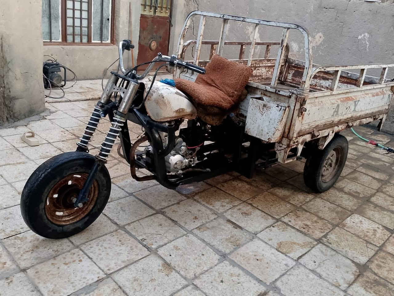 سلام عليكم ستوته البيع مديل 2014 وراقه كامله بس الوصل الجبير ضاع مني شاصي مكفول  مكان ناصريه الستفسار عله رقم
***********م سعر 900 وبيه مجال
