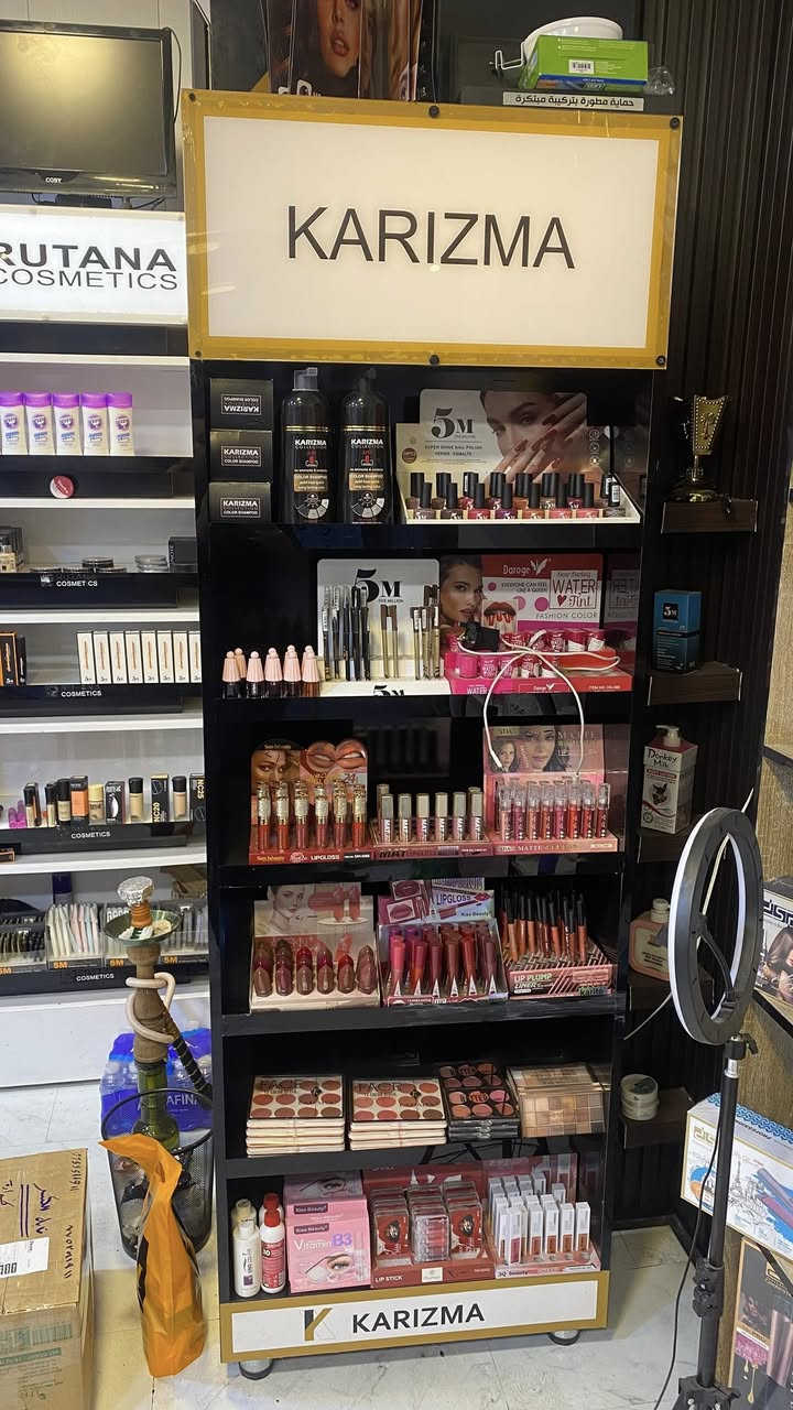 فاترينات + ميز كاشر + كرسي مكتبي + فاترينه وسطية 
ابيعهن شلعة وحدة مستعجل عليهن 
***********
مكاني بغداد / مجمع حي صدام السكني قرب البياع
