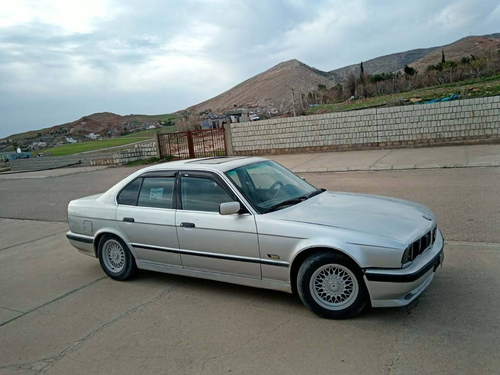 تەنها فرۆشتن *********** BMW مۆدیل 1991 ئــاڕم پلاستیک سلێمانی 520iگێڕ عادی سلایت تەبریت ABS جامکارەبا دەحامی پشتو پێشی کرایتە سپۆرت لایت ئەڵقە گێڕو مەکینەی بەشەرتە ئاڕمو ئەوەلیاتو موسوبڕاوە بەشەرت توندو تۆڵو بێ مەسرەفە سعری 36 $ وەرەقەو مەحمەلە ‏‪0751 161 8139‬‏ شوێن کۆیە كويسينجاك, أربيل
