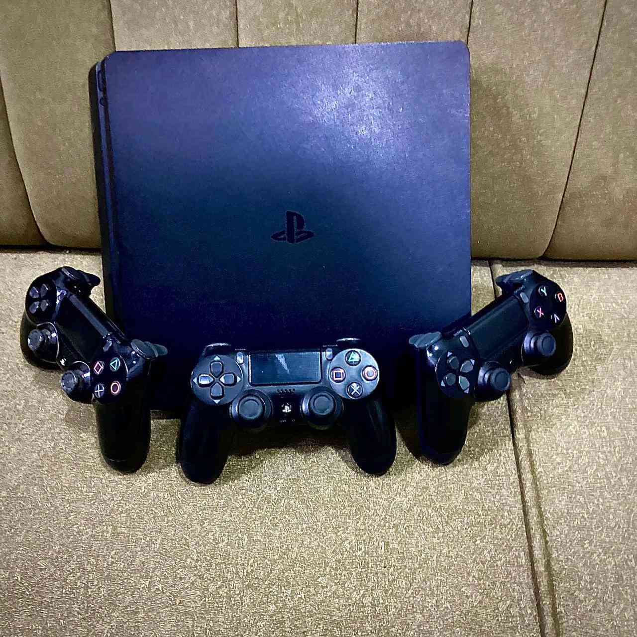 🔥 للبيع PS4 Slim 500GB 🔥
الجهاز نظيف جداً وشغال 100% بدون أي مشاكل أو تعليق.

✅ سعة 500GB
✅ محدث إلى أحدث إصدار رسمي
✅ جوستك أصلي + 2 جوستك تجاري
✅ مع الكيبلات والملحقات
✅ جاهز للفحص والتجربة

💰 السعر: 250 ألف دينار

للاستفسار مراسلة خاص.


**إذا كنت صاحب هذا الإعلان وتريد حذفه لأي سبب، رجاءا أرسل رسالة إلى الدعم الفني**