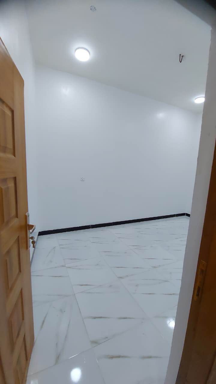 🏡✨ فرصة ذهبية للسكن الفوري – بيت حديث للبيع ✨🏡
📍 الموقع: البصرة – أبي الخصيب / محيلة
📐 المساحة: 100 متر
📄 الطابو: زراعي عراقي رسمي (سند 25)
🔥 تفاصيل البيت: 🛏️ غرفتين نوم
🛋️ صالة مريحة وواسعة
🍳 مطبخ عملي
🏠 دوانية للضيافة
🚿 صحيات حديثة
💡 مميزات العقار: ✔️ جاهز للسكن مباشرة بدون أي نقص
✔️ تسليم بنفس اليوم
✔️ جميع الخدمات متوفرة (ماء – كهرباء – خدمات عامة)
✔️ شوارع المنطقة مبلطة بالكامل
📞 للاستفسار والمعاينة: *********** البصرة, العراق
