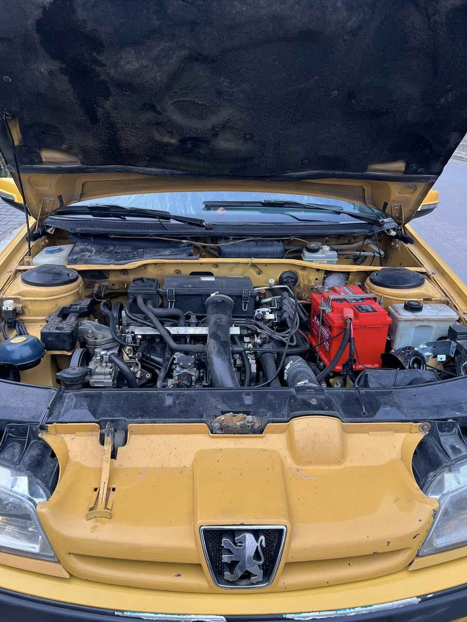 السلام عليكم
بيجو بارص موديل 2015
سياره  بيها صبغ شبر بلبنيد مبين  صوره بلمنشور فقط  فقط لباقي كفاله تخم تاير  جديد تبريد كير مكينه باتري جديد تخم تيرات جدد 
تراي زيرو 
كهربيات كولها كامله
داخلها لوك بلادي
سياره مصفره هيىة وغرامات
سياره مشروع وطني رقم بغداد نكليزي
السعر 47وبيها مجال
التصال ***********
مكاني بغداد جديده شارع المسبح
