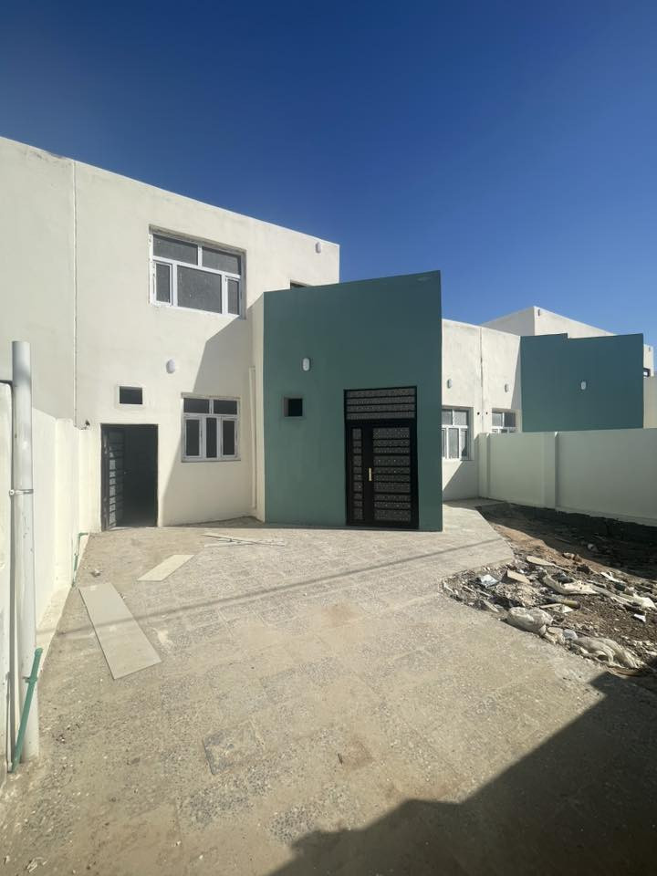 دار للبيع مجمع الكرار السكني مساحة 200م موقع مميز شارع 60 مقابل الاميرات
مرحلة ثالثة جاهز للسكن السعر الكلي للشركة 100 مليون واصل 53 مليون + تطلوعه مناسبة 

للاستفسار ***********
