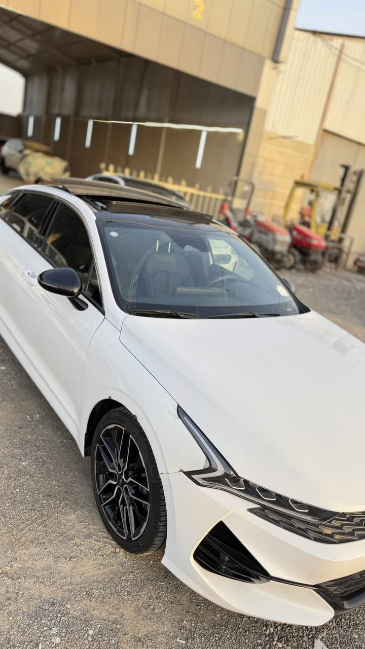 للبيع
Kia K5 GT-موديل2023

وارد أمريكي 🇺🇸

لون أبيض لؤلؤي

مواصفات GT-Line الرياضية

السيارة كلين تايتل 

المواصفات:

• محرك2500⚔️- Turb
• نظام GT-Line الرياضي
• شاشة لمس كبيرة + Apple CarPlay / Android Auto

• كاميرا خلفية
• رادار + نظام الحفاظ على المسار
• Blind Spot (نقطة عمياء)
• تشغيل بصمة + زر تشغيل
• مقاعد جلد
• جناحات رياضية + جنوط أصلية GT-Line
• تحكم ستيرنغ + مثبت سرعة
• السيارة نظيفة وجاهزة للفحص

سعر اتصل وبلخدمة🫵☎️
للتواصل :***********
