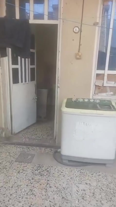 السلام عليكم ورحمة الله وبركاتو
بيت للبيع مساحة ٧٨ متر مربع يحتوي على غرفت نوم زادن ستقبال زادن مطبخ زادن حولي زادن صحيات 
منطقة السكلات ١٠ الاف مقابيل مدارس ١٣ فرع مقى حسين عوده
السعر ٥٠ بيه مجال للطيبين 
رقم الهاتف 
***********
