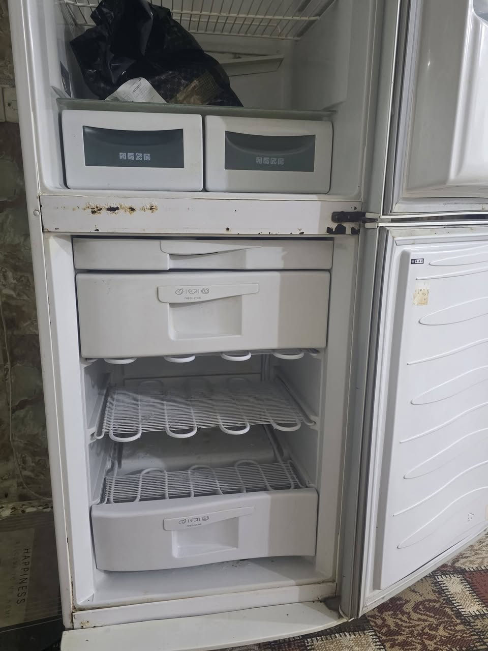 ثلاجه مجمده براد كلها موجوده بيها كلش زينه ب٤٥٠ قويه   ***********
