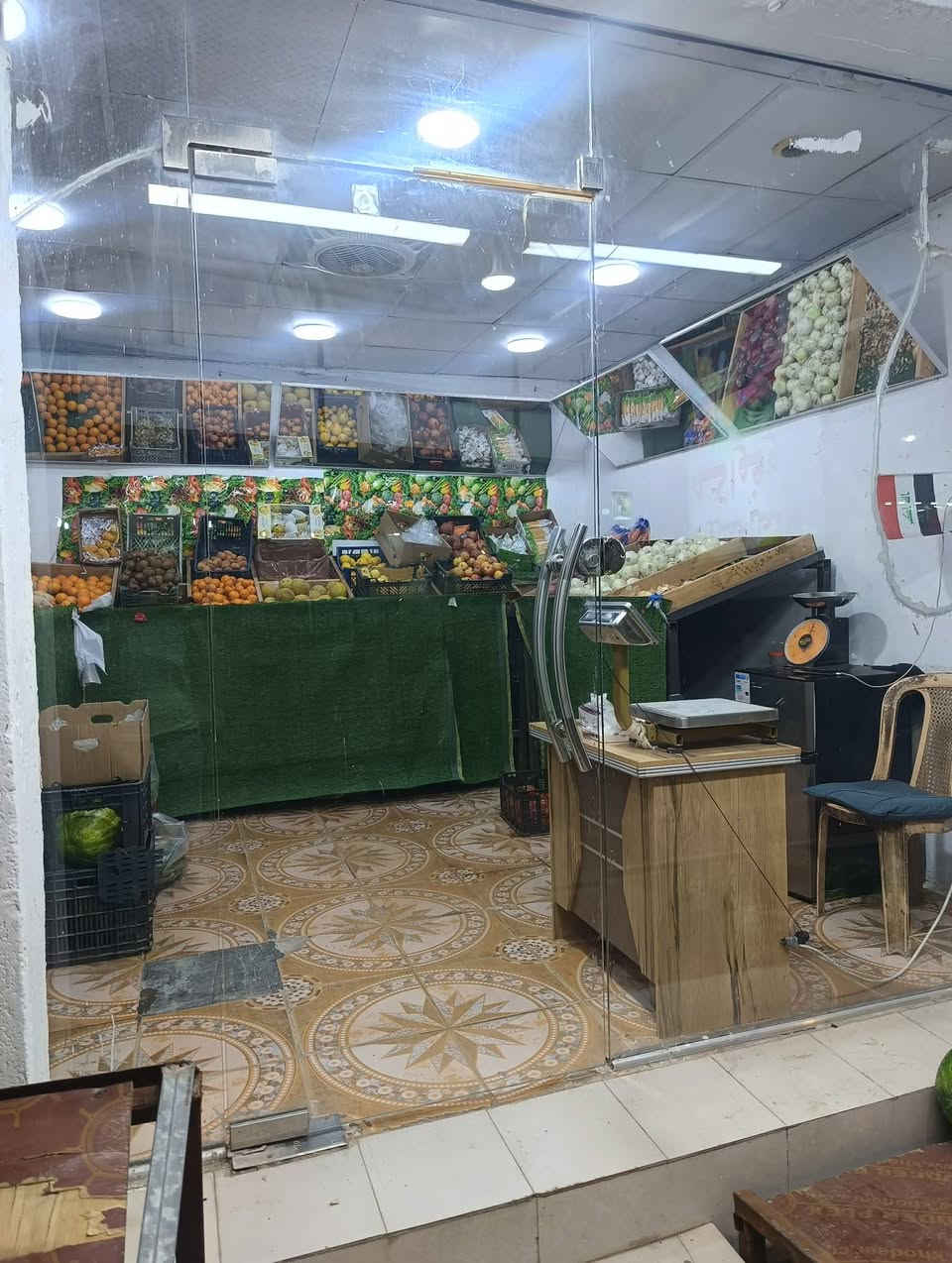 الغراض الي بل محل 3 عوارض او 6مرايات او سبلت او سقف ثاناوي او بره 3ميوزه للعرض او ميز الدخل او ميزان عدد 2 قمريه بره اي نقس ماكو بل محل يسوك او يفتح سبب للبيع لنو رجعت للوضيفه مالتي
اب 2500 قفل اب مليونين او ربع 
ايجاره 250 الشراي


**إذا كنت صاحب هذا الإعلان وتريد حذفه لأي سبب، رجاءا أرسل رسالة إلى الدعم الفني**