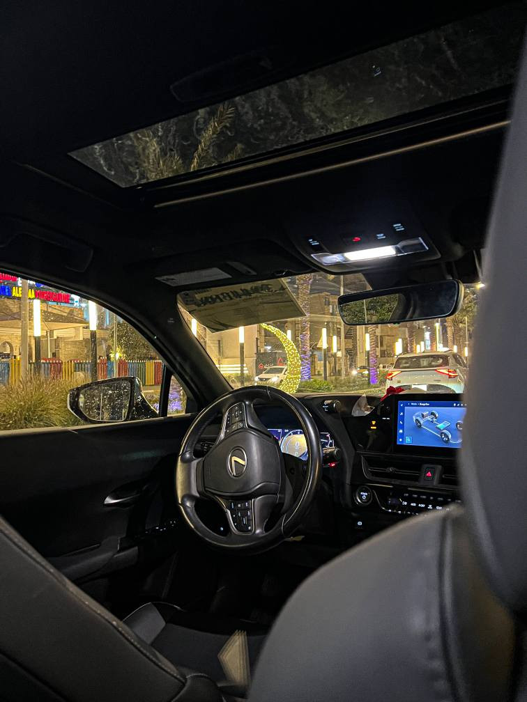 LEXUS UX250h 2024 
لكزس 2024 هايبرد 
(حادثها خلفي بسيط بدون ايرباك) 
(قطعة وحدة صبغ) 
‏المحرك:  2000 هايبرد
مرقم بغداد سيارة راقية وكلشي بالك بيها عزم وسرعة ومتانة 💯

‌‎
🔵مواصفات السيارة  : 

🔵 بصمة ابواب 

🔵 بصمة ذكية 

🔵 شاشة كبيرة 

🔵 فتحة سقف سلايد

🔵 داتا شو تعرض العداد ع جامة الامامي

🔵 كشنات جلد + كهرباء 

🔵 رادار أمامي و خلفي و مانع تصادم

🔵 تحديد مسرب وتصحيح مسار الي

🔵 مفتاح ذكي ريموت +  فتح الصندوق الخلفي  

🔵 قفل تلقائي عند مغادرة السيارة.

🔵 صندوق خلفي كهربائي 

🔵 نظام cruise لتثبيت السرعة إلكتروني. متفاعل مع الرادار 

🔵 نظام حماية من السرقة.

🔵 ثلاثة أنظمة قيادة ( Econ – Sport – EV ).

🔵 أضوية لمس LED ( اتوماتيك )

🔵 حساسات إضاءة LED AUTO 

🔵 حساسات امامي + خلفي 

🔵 نظام ابل كار واندرويد 

🔵 نظام تنبية السائق Driver alert 

🔵 شحن وايرلس 

السعر 248$

للاستفسار : ***********
مكاني بغداد بغداد, العراق
