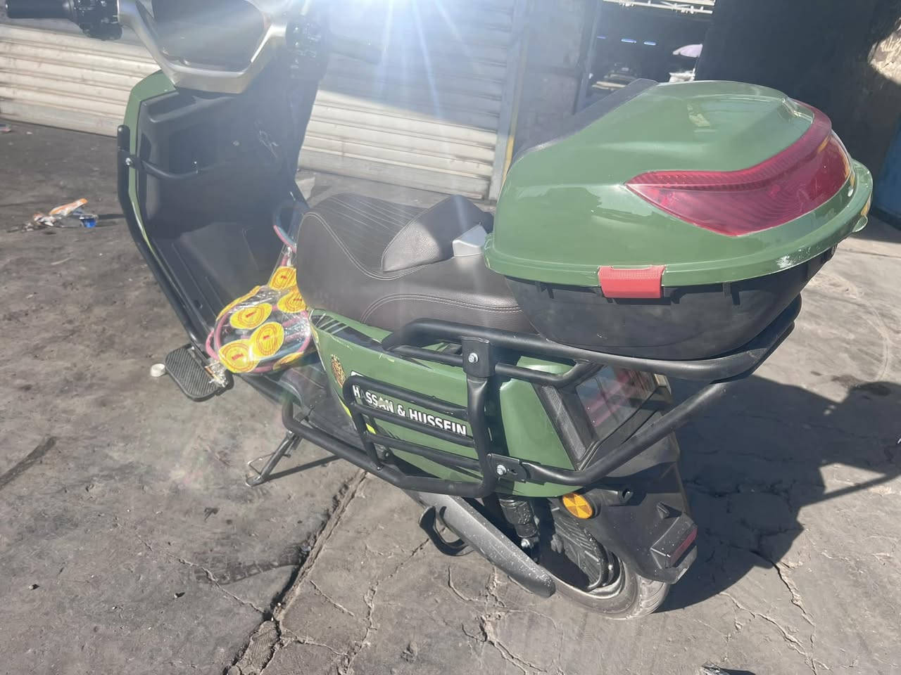 للبيع شحن 6 بطاريات ماشية 7000 
دراجة جديدة ومضمومة صارلهة 8 اشهر عندي كلها شغالة مكانها بلديات 
سعرها 550 وبيها مجال 
***********
