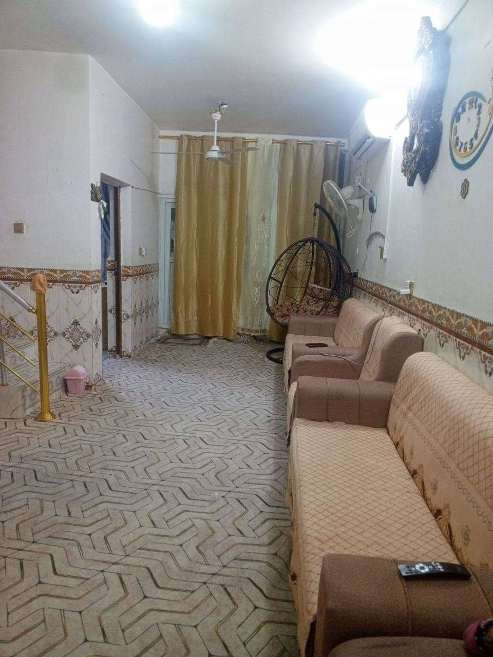 دار للبيع 105مترركن طابق واحد خلف اسواق المائدة شارع سيد حسين ابوالدهن عرض الشارع ١٤متر طارمةوصالةطولهة٨مترومطبخ وغرفةنوم ومناورثنين وصحيات داخلية وخارجية حي الامين الأولى للاستفسار خاص او***********
