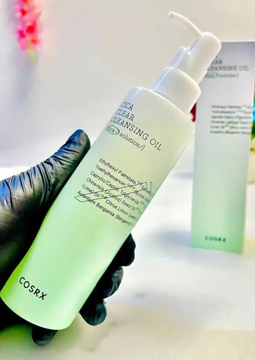 ✨ غسول زيتي لتنظيف البشرة Pure Fit Cica Clear Cleansing Oil من ماركة كوزركس الشهيرة COSRX. صُمم هذا الغسول الزيتي ليكون خطوة أولى فعالة في روتين التنظيف المزدوج، حيث يعمل على إذابة المكياج والشوائب بلطف.
 
✅ الفوائد الرئيسية:-
 تنظيف عميق: يزيل المكياج طويل الأمد، والشوائب من المسام، والأتربة بفعالية دون ترك ملمس دهني.


**إذا كنت صاحب هذا الإعلان وتريد حذفه لأي سبب، رجاءا أرسل رسالة إلى الدعم الفني**