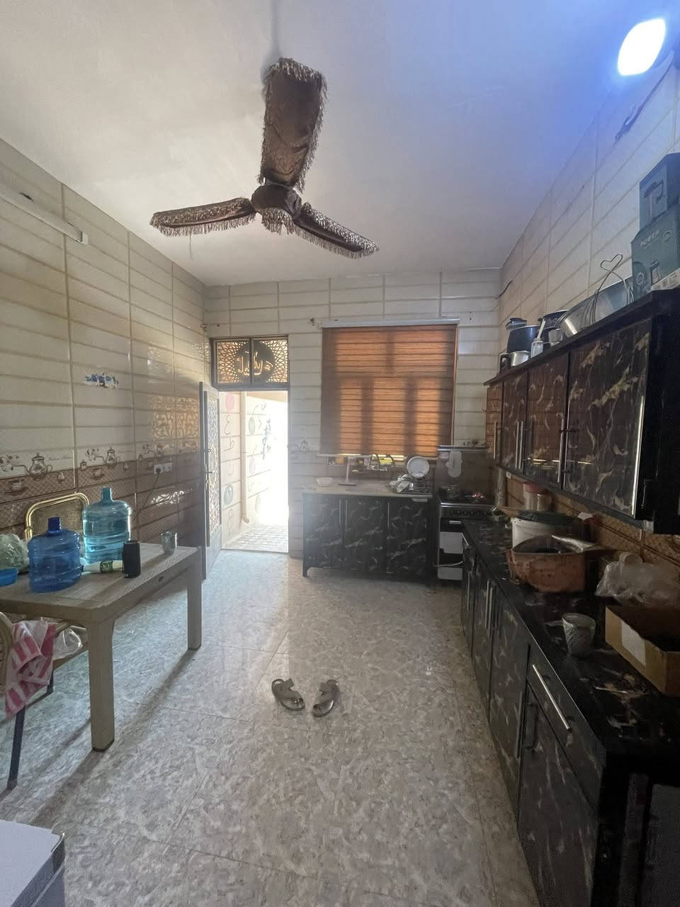 🏚️دار 150م للبيع
وجه 7 ونص  نزال 20 
 📍القادسية  شارع الدفاع المدني  
🛌4 غرف نوم +🛋️ استقبال مطبخ + 🛋️صالة داخلية   
🚗گراج سارة 
🚾3 مجوعات صحيه  
السعر  95 قابل للتفاوض 
للاستفسار مراجعة مكتب عقارات البرج موقع المكتب على خرائط جوجل https://maps.google.com/?q=34.658760,43.652771 
أو الاتصال على الارقام التالية 
***********
***********
